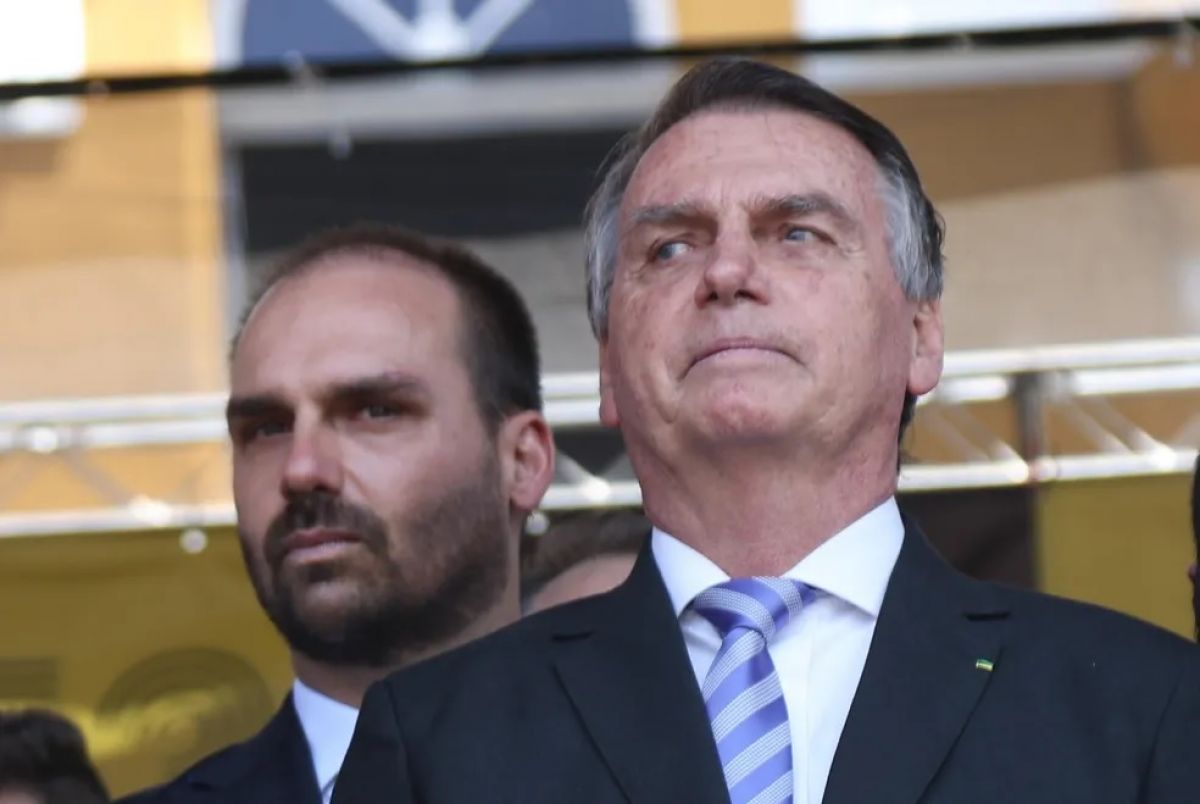 Bolsonaro pede silêncio a Eduardo e critica exposição excessiva do filho