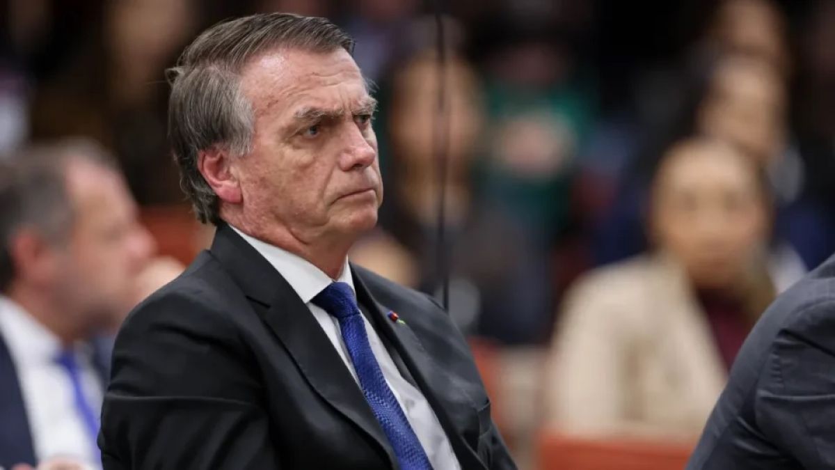 Bolsonaro falta ao julgamento no STF alegando problemas de saúde