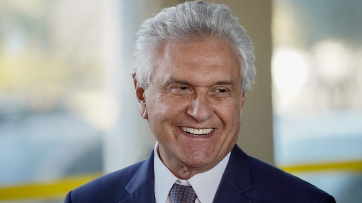 “A única reação possível é a risada”, diz Caiado sobre rebaixamento de escola que homenageou Lula