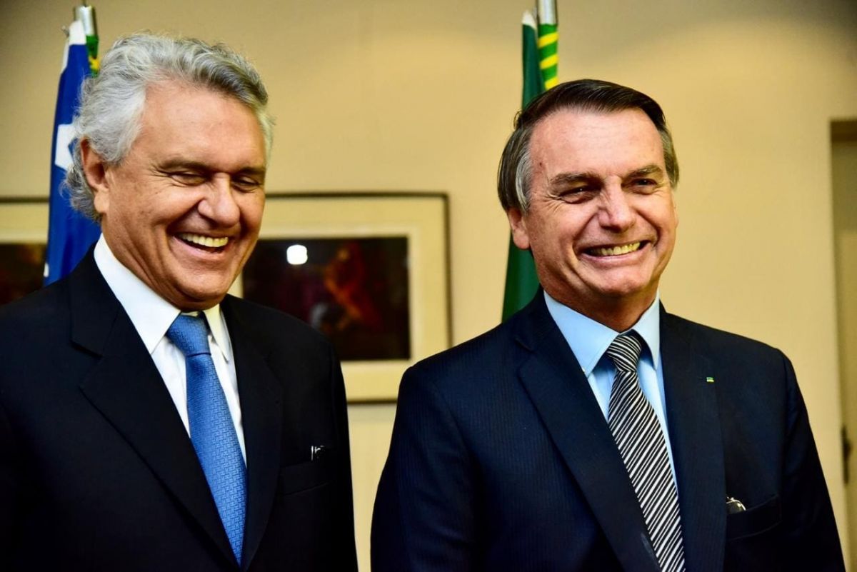 Bolsonaro pede ao STF autorização para receber visita de Caiado