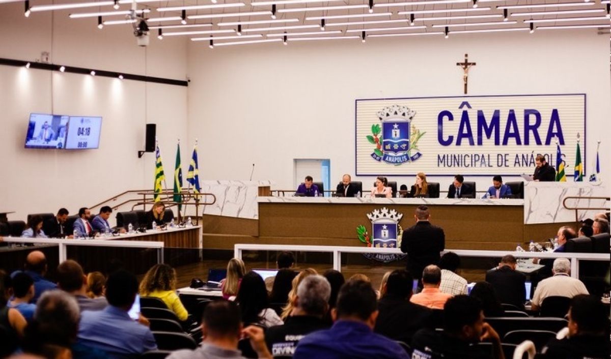 Ao contrário de Goiânia, Câmara de Anápolis reduz verba de gabinete e corta diárias