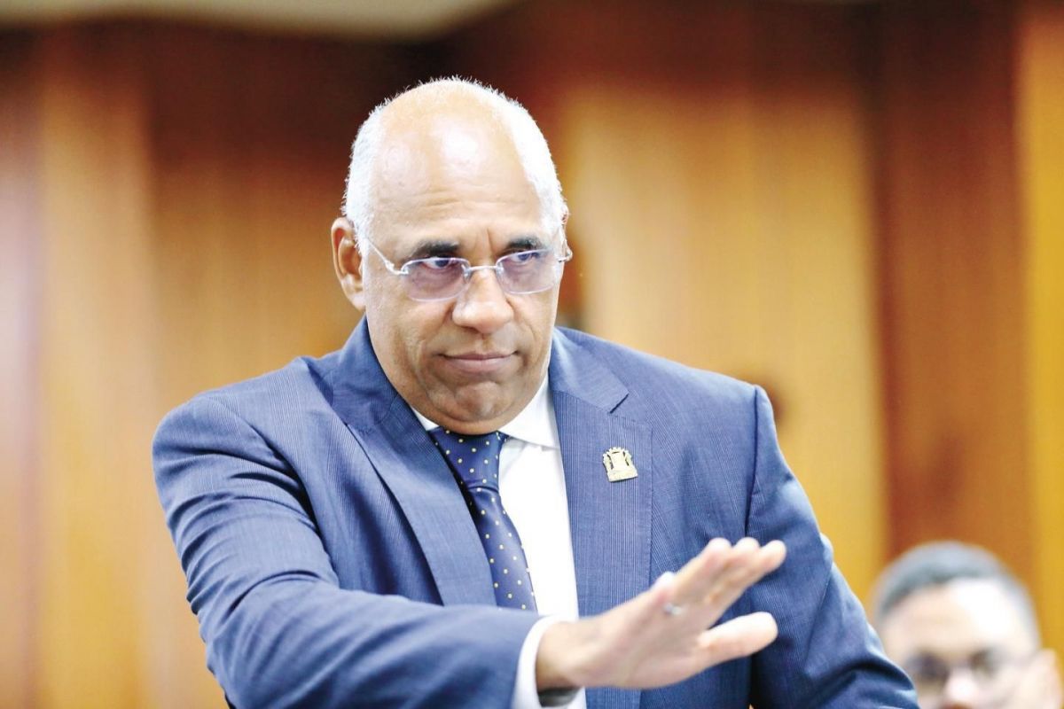 Gestão Rogério Cruz torra R$ 130 milhões sem realizar licitação própria