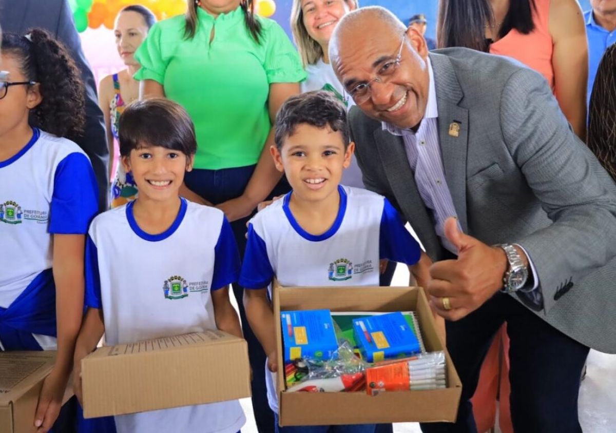 Gestão Rogério Cruz não leva vacinação contra a dengue à escolas