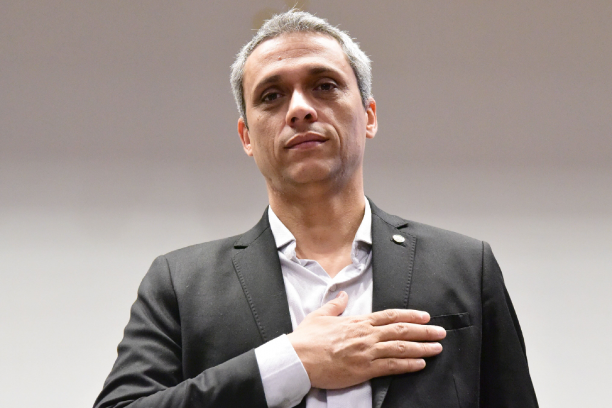 Só Gustavo Gayer insiste na conversa que Mauro Cid foi torturado