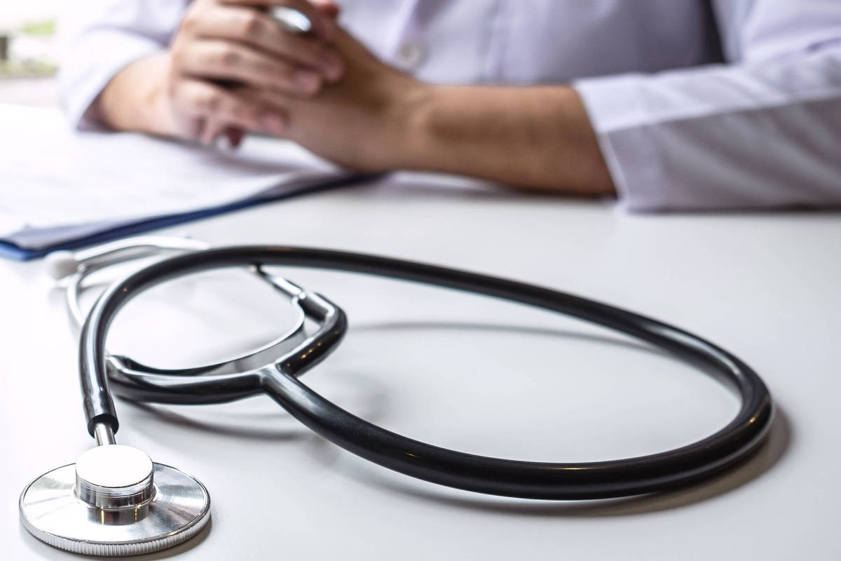 Plantões médicos em Goiânia pagam acima da média regional, aponta comparação