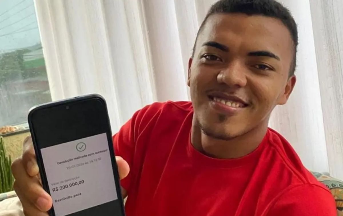 Estudante recebe R$ 200 mil por engano e devolve dinheiro após bloqueio bancário