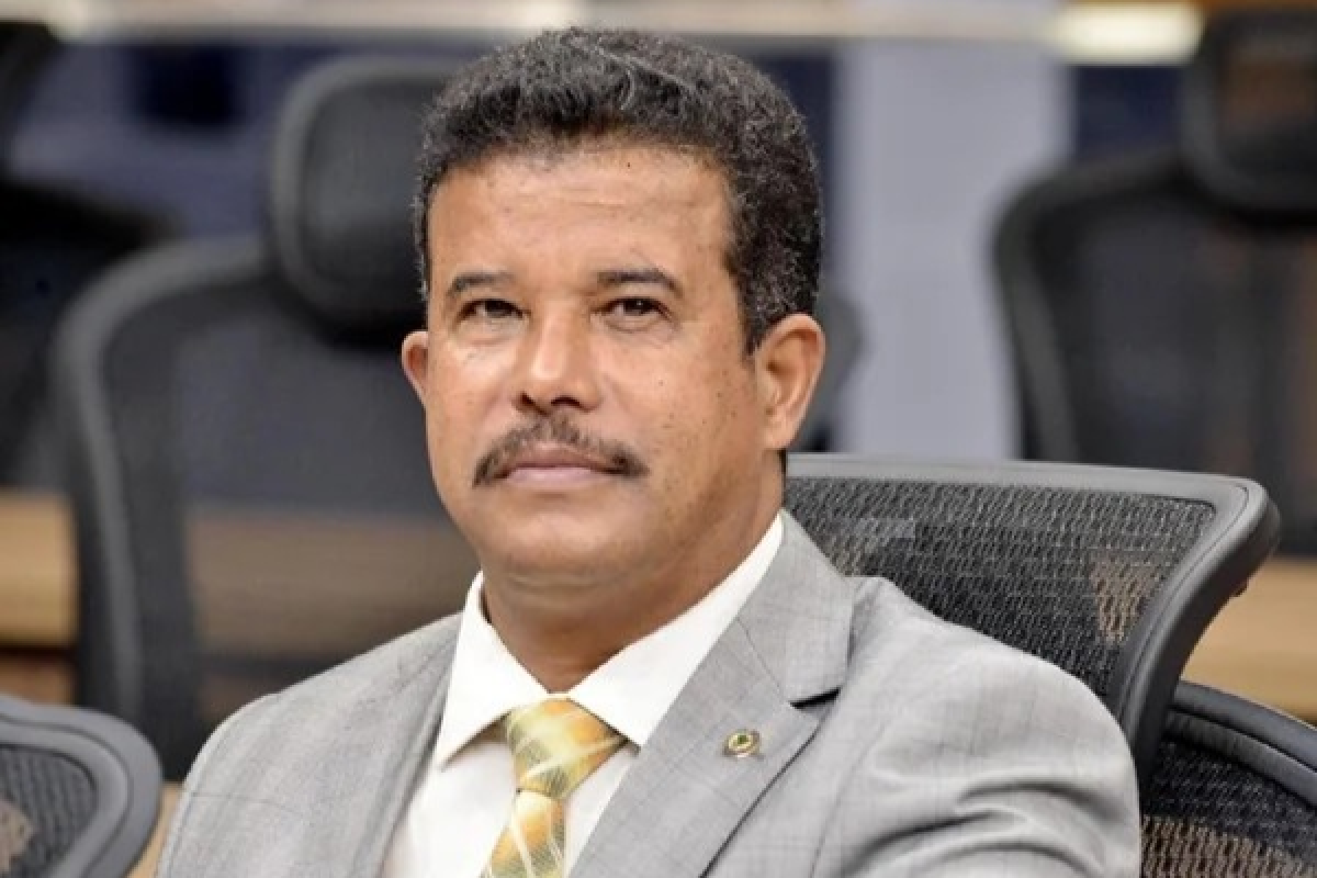 Deputado Coronel Adailton paga aluguel de carro de assessora e gasto passa de R$ 175 mil