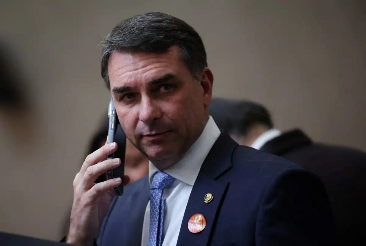 Flávio Bolsonaro cai nas pesquisas após revelação de escândalo com o Banco Master