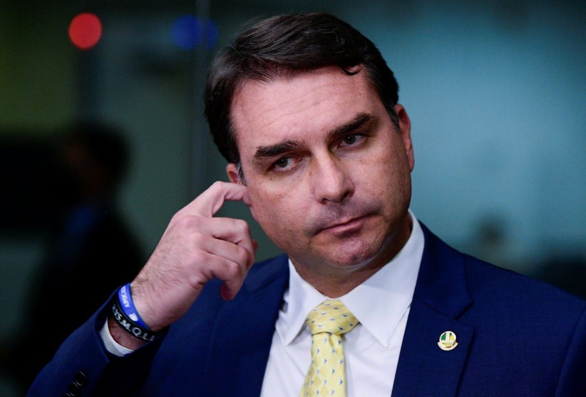Marqueteiro abandona campanha de Flávio Bolsonaro em meio à crise do Caso Master