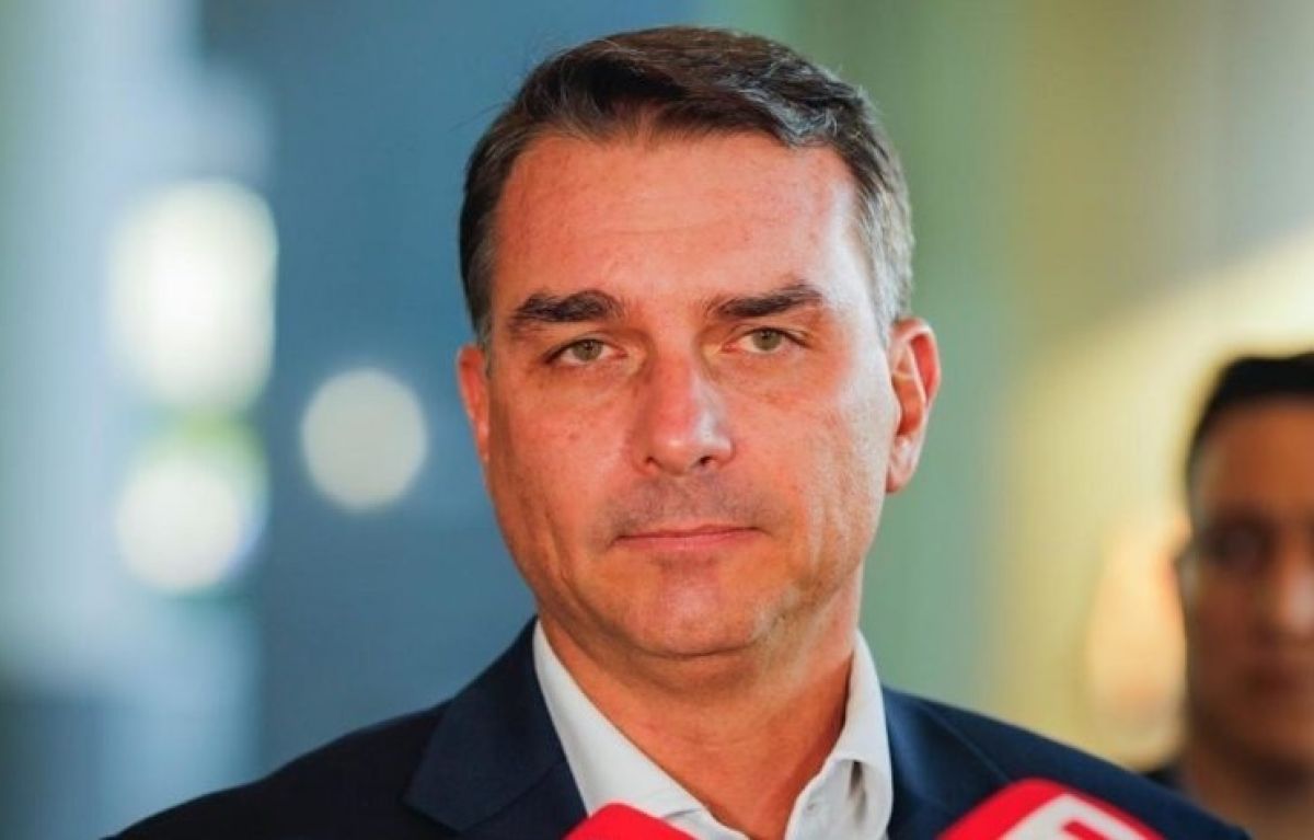 Flávio Bolsonaro afirma que tem “um preço” para sair da disputa à presidência