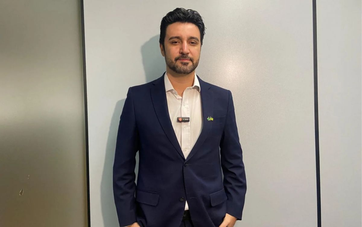 Agora sem emprego e sem bolsa político, Fred Rodrigues acorda tarde e comemora vitória de Trump