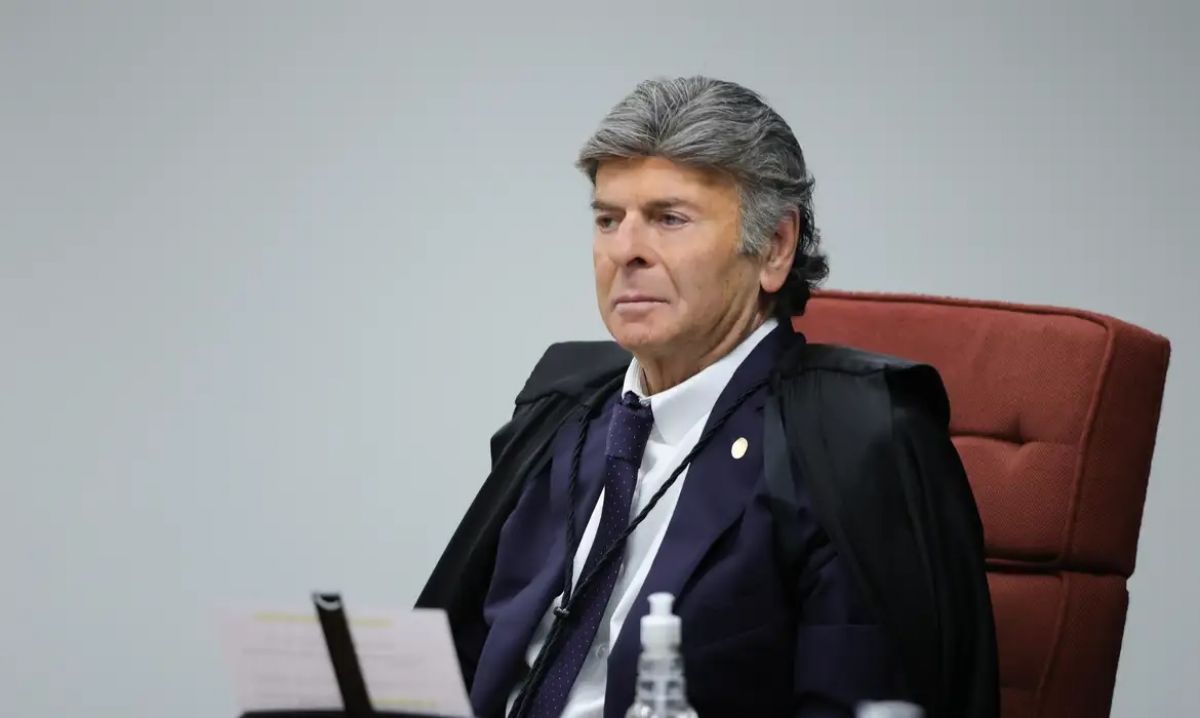 Fux diverge e defende anulação do julgamento de Bolsonaro, mas tendência é STF manter condenações