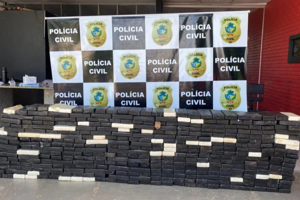 Polícia prende cinco e apreende meia tonelada de cocaína