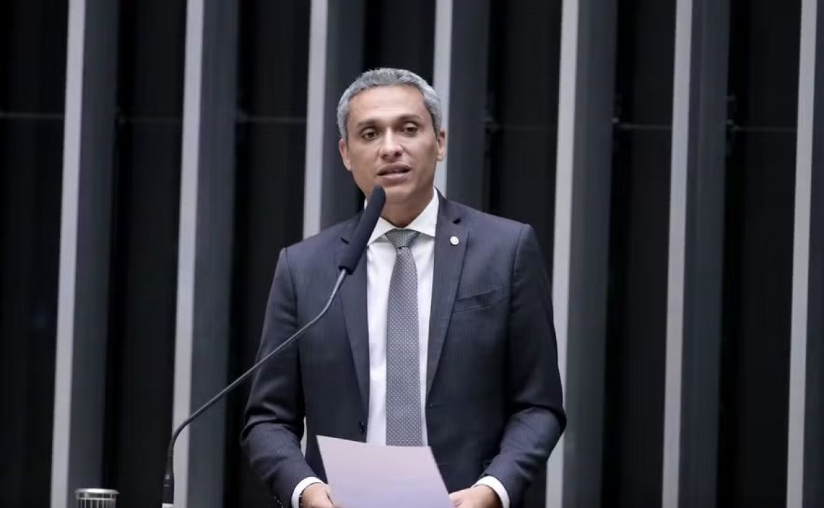 Tuiteiro faz alerta importante: nos EUA Gustavo Gayer não pode beber e dirigir