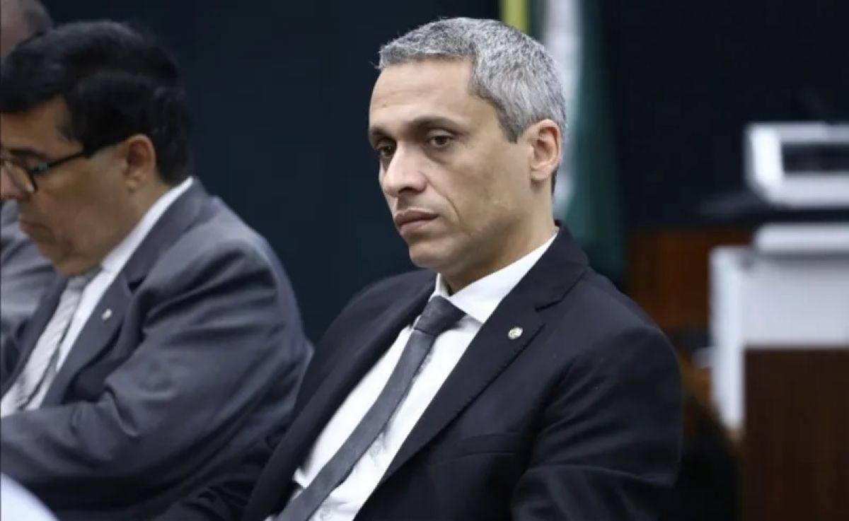 Polícia Federal mantém investigação contra Gustavo Gayer por desvio de dinheiro público