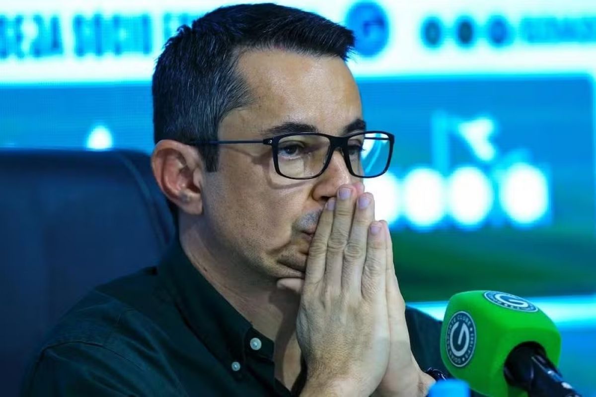 Goiás troca de presidente em meio a atrasos salariais