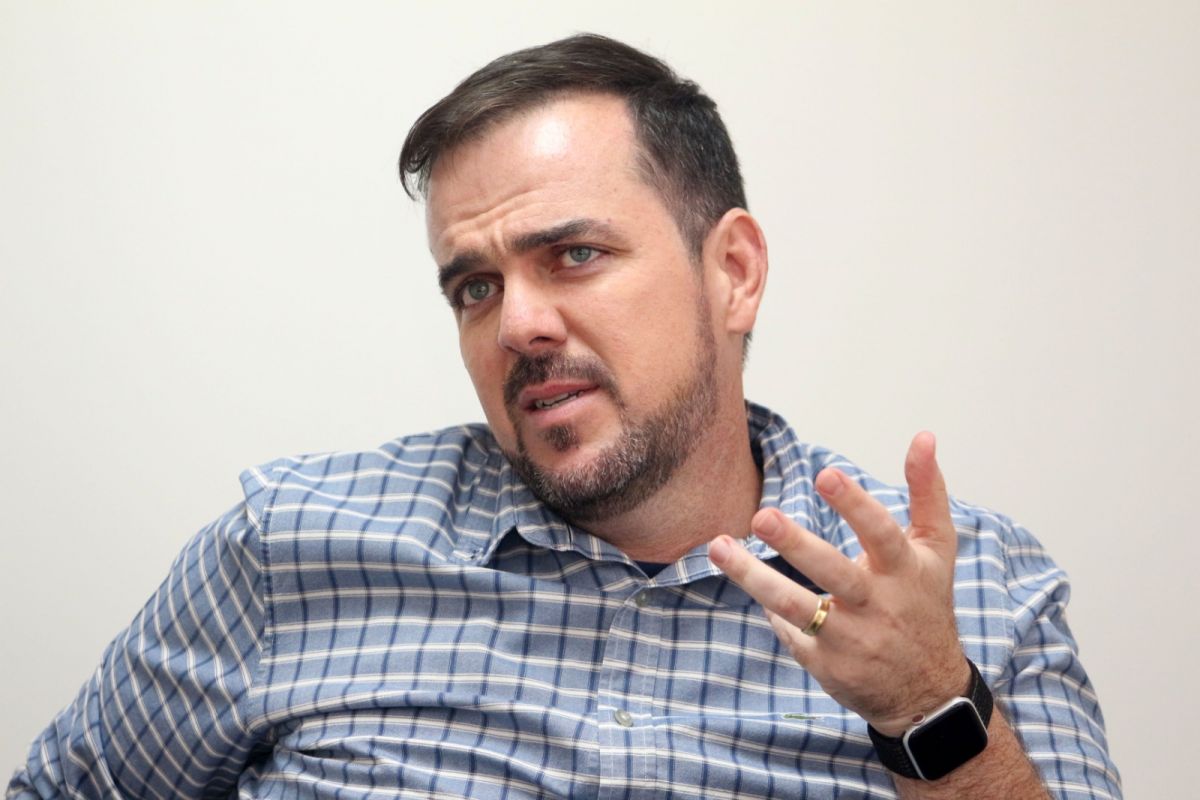 Mendanha pressiona PSD e condiciona permanência ao apoio a Daniel Vilela