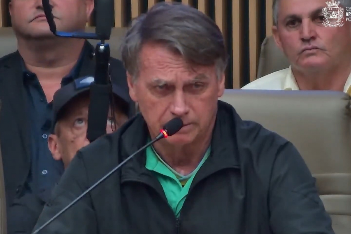 Após novo mal-estar, Bolsonaro volta a Brasília e será reavaliado por médico que o operou