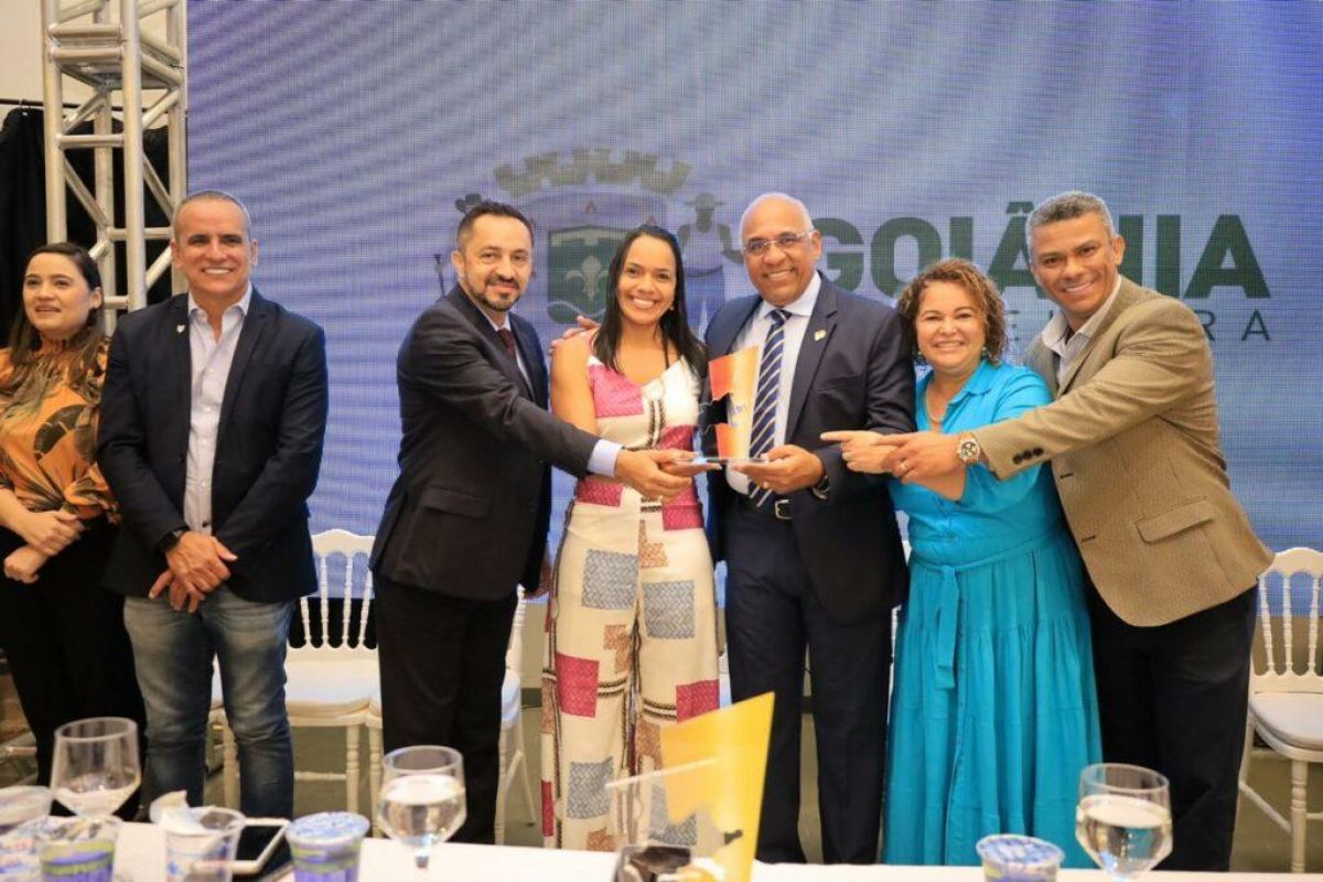 Rogério Cruz premiou como “Funcionária Padrão” servidora presa por corrupção em Goiânia