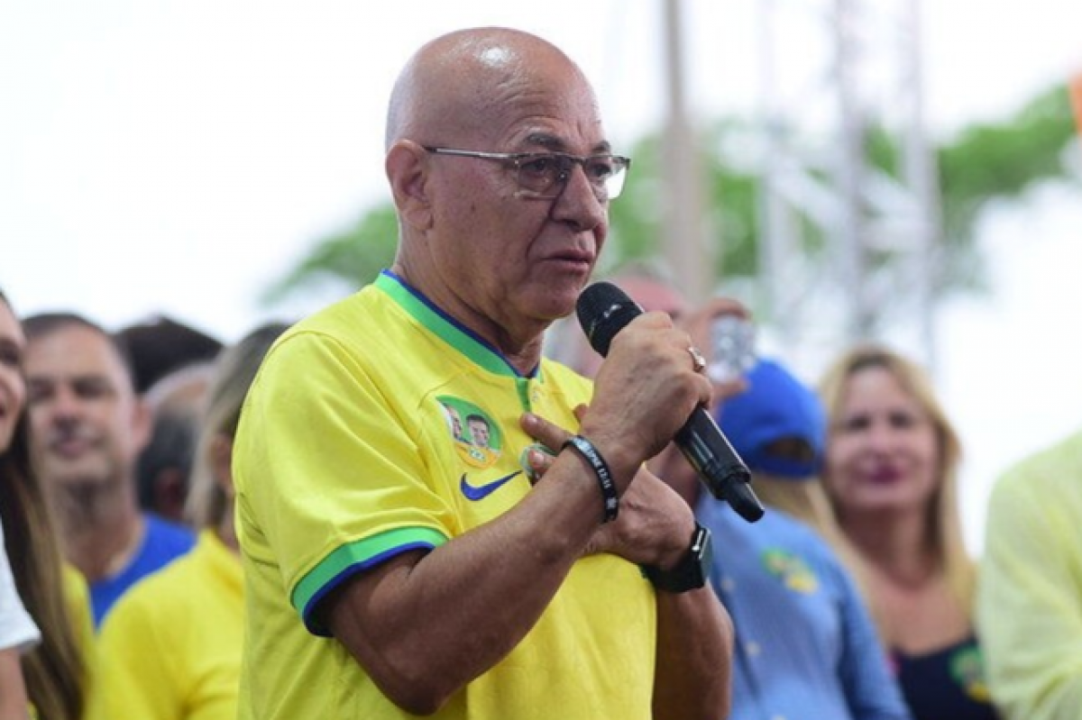 Advogando em causa própria: Professor Alcides ainda não explicou voto a favor da PEC da Blindagem