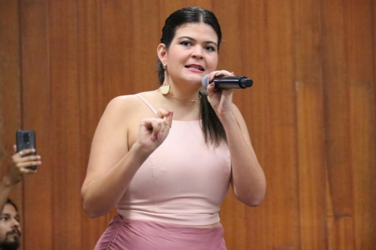 Após parecer do MPE, Aava Santiago de perder mandato por infidelidade partidária
