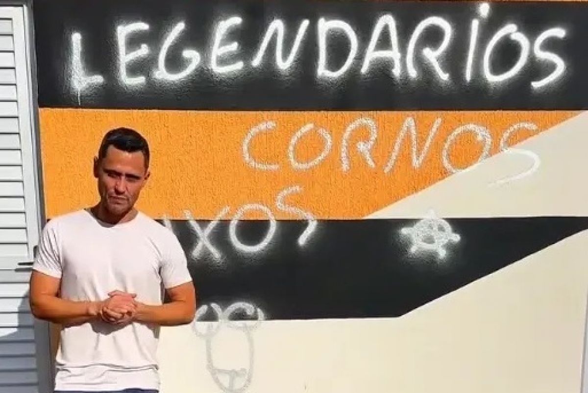 Prefeitura amanhece pichada com ataques aos Legendários