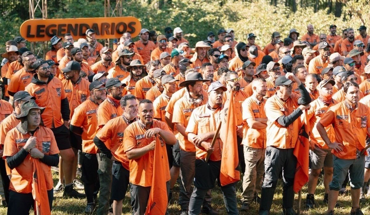 Homens pagam quase R$ 2 mil por imersão espiritual no meio do mato