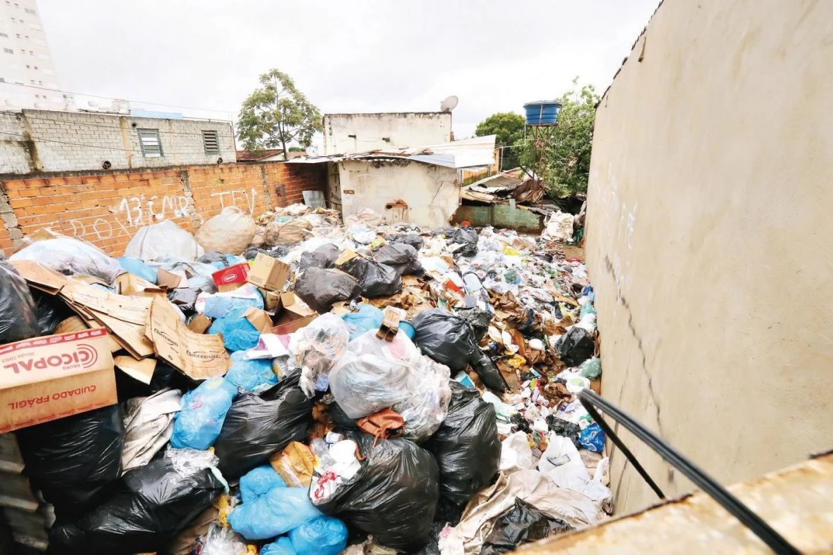 Crise do lixo em Goiânia: acúmulo de entulho preocupa Defesa Civil e especialistas