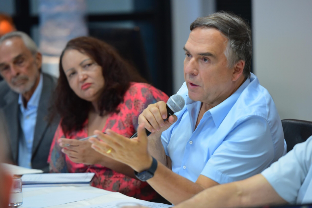 Goiânia vive cenário inédito, com 3 frentes de gestão e caos em serviços essenciais
