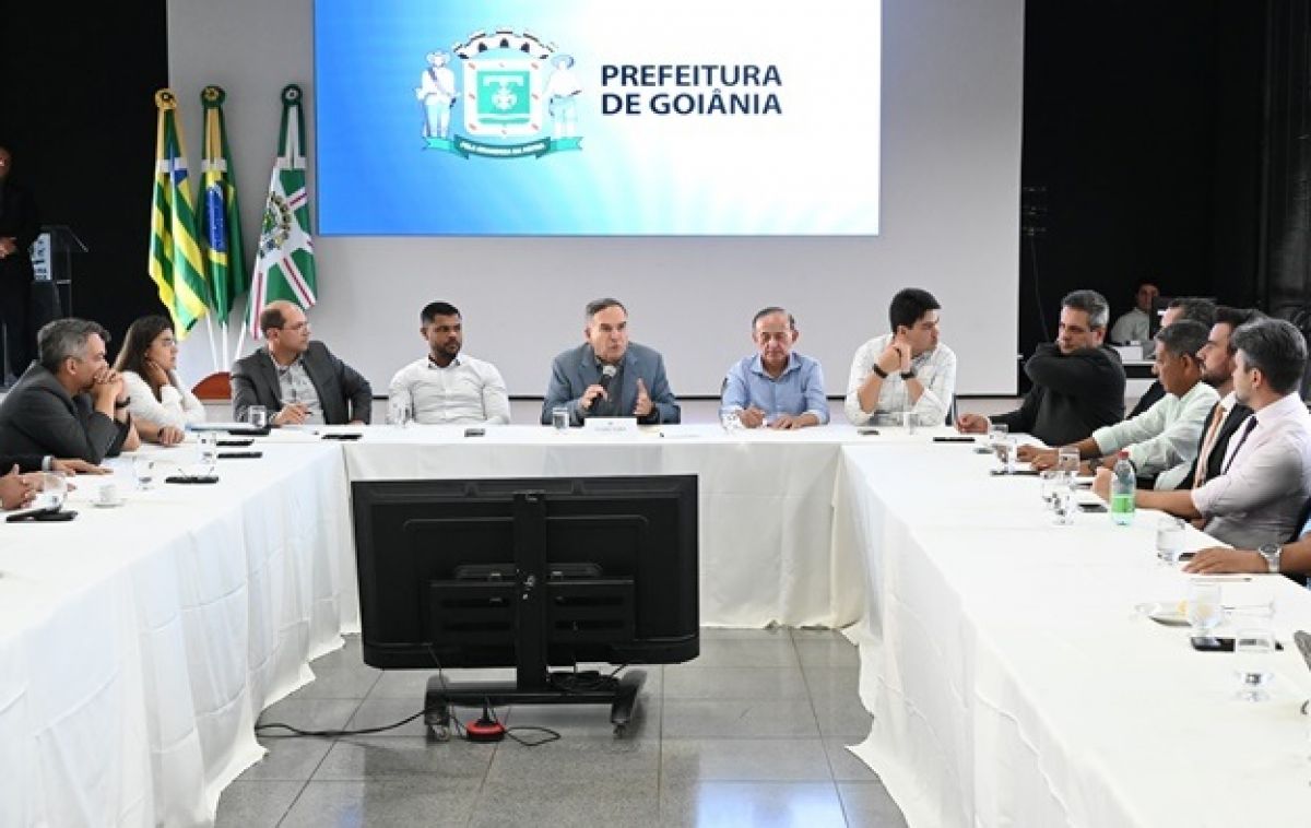 Mabel apresenta plano para Comurg e defende independência financeira