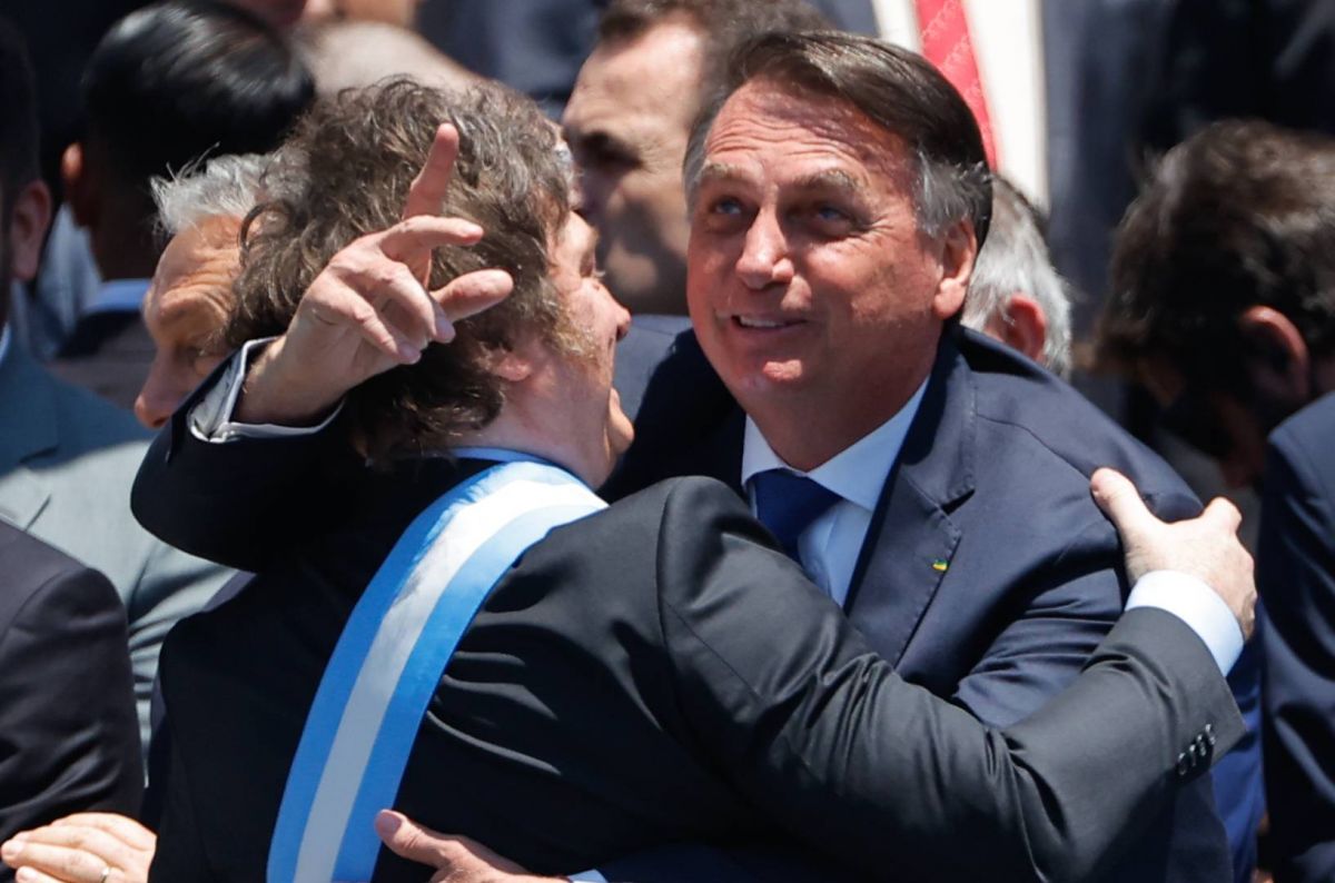 Bolsonaro avaliou fugir para a Argentina para escapar da Justiça