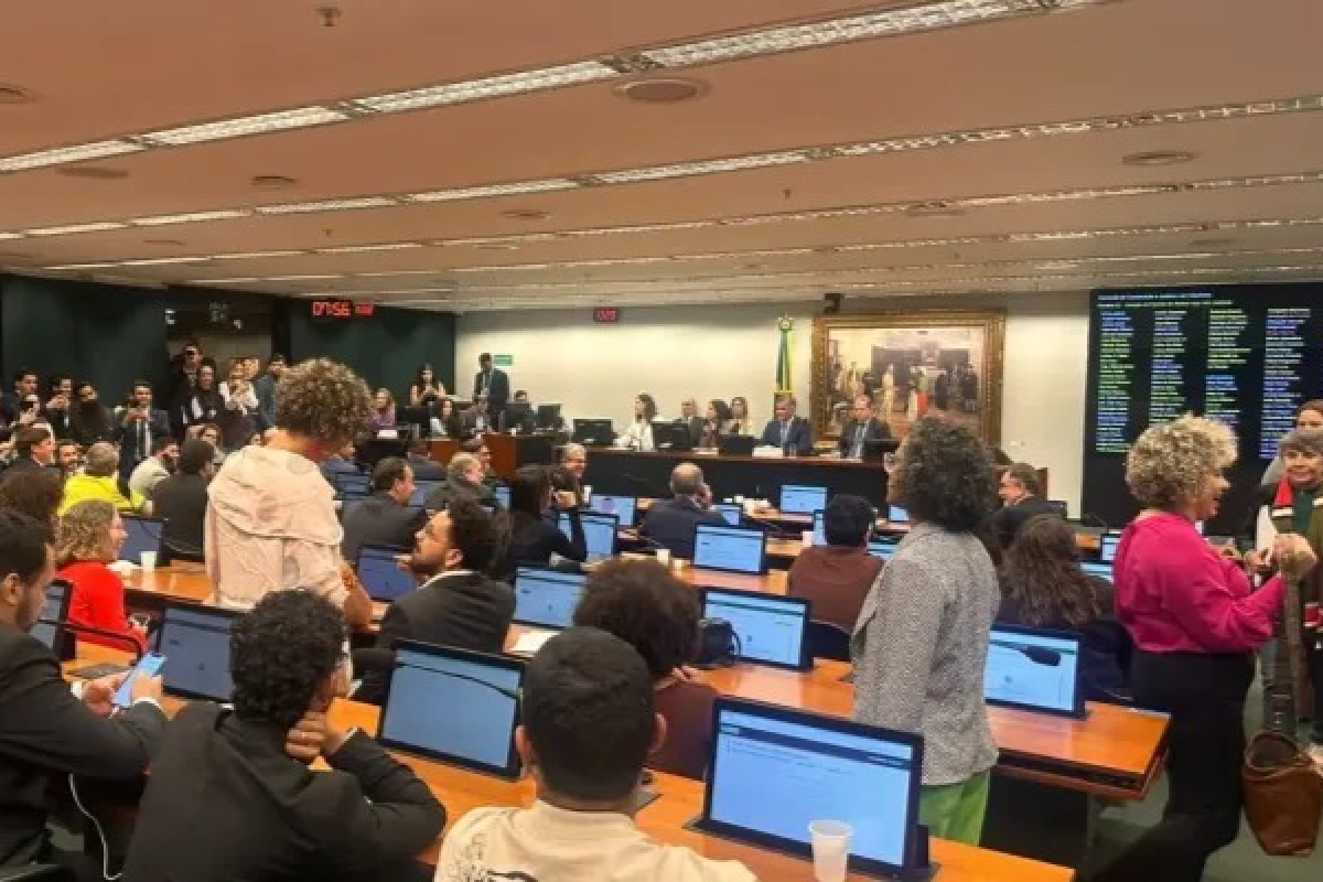 Maioridade penal volta ao debate e amplia pressão da oposição sobre Lula