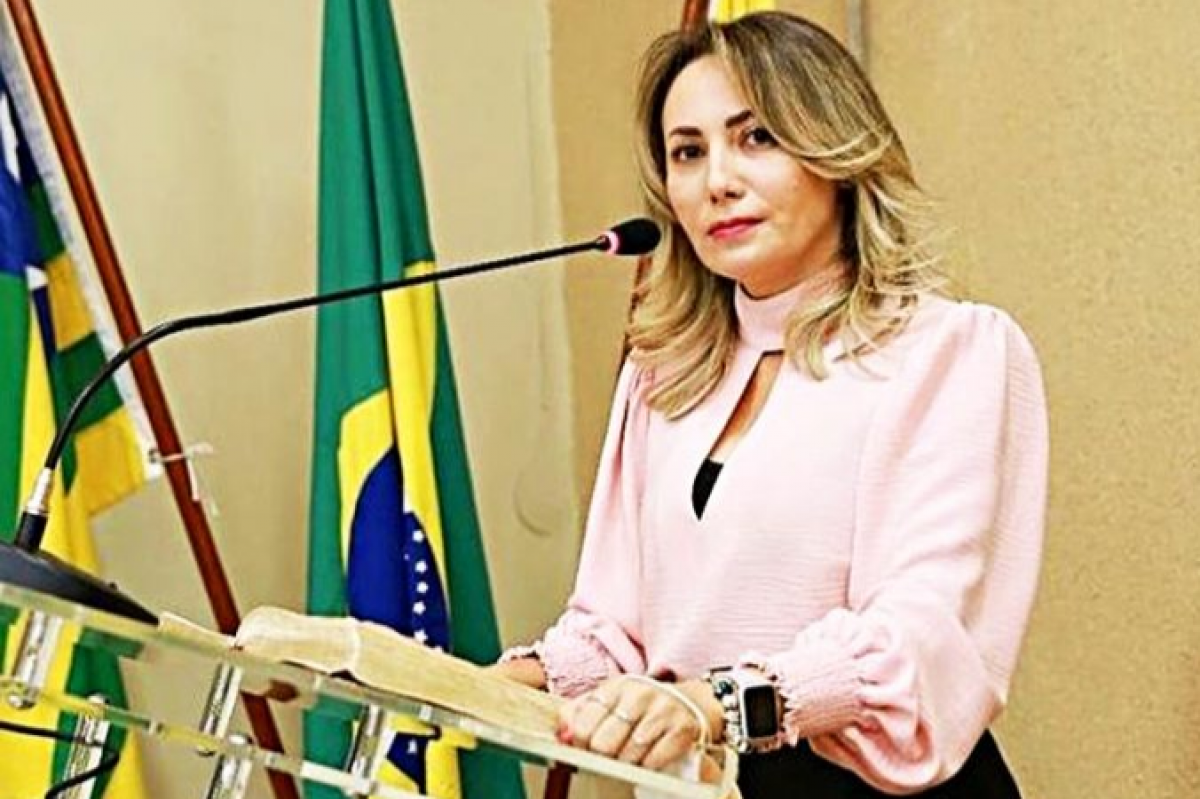 Vereadora Camila Rosa revela descontentamento com Vanderlan Cardoso