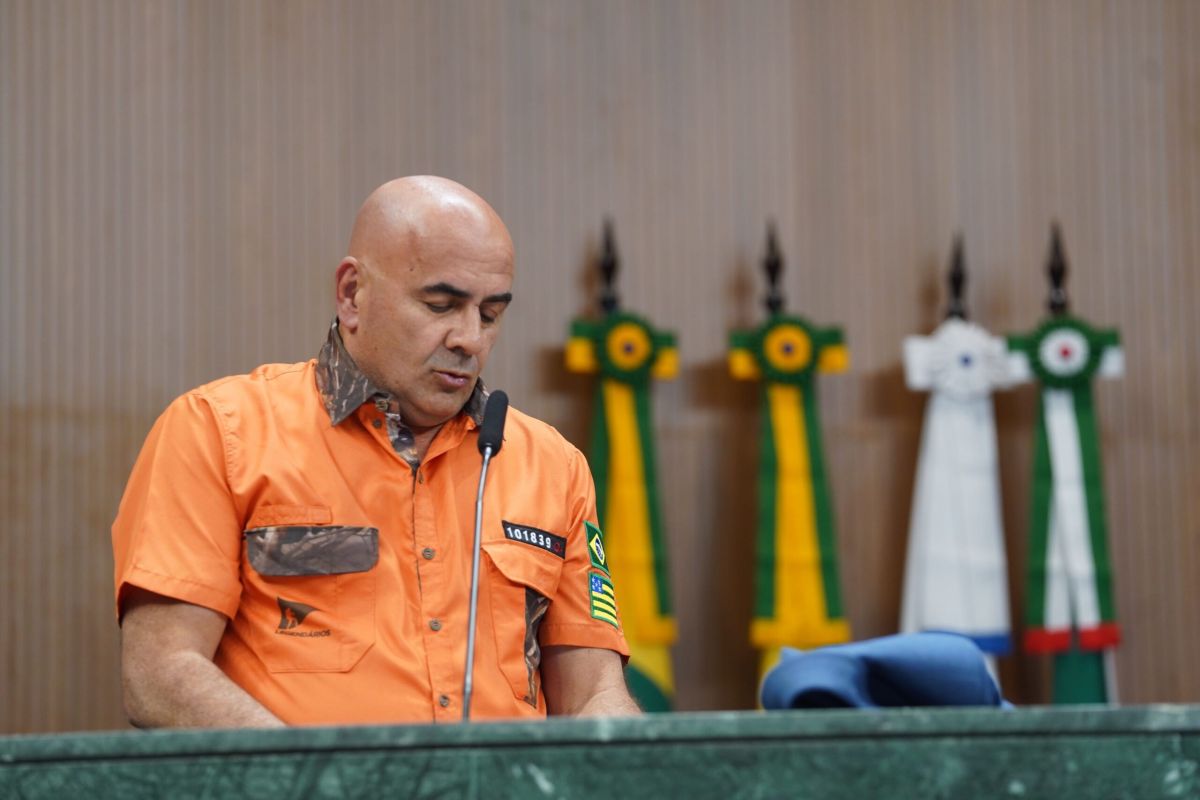 Deputado se declara “legendário” e propõe cidadania a pastor criador da seita