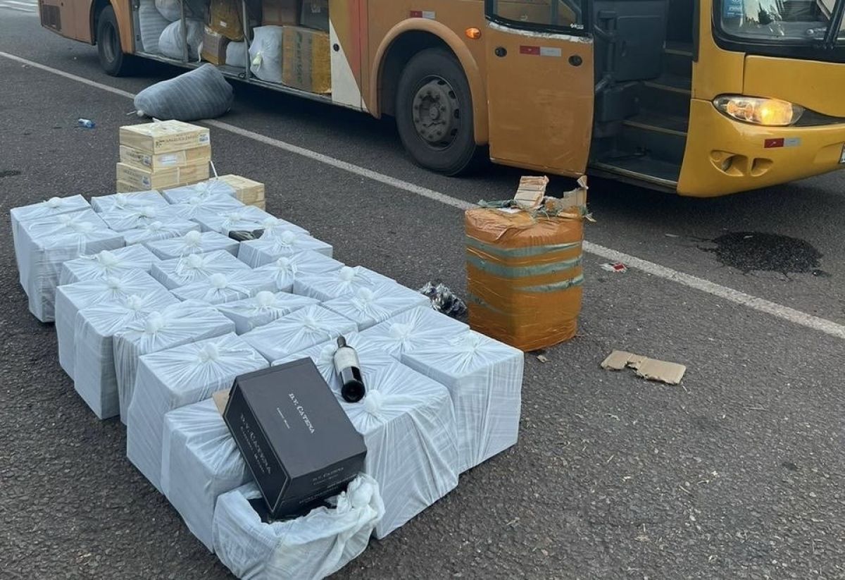 PRF apreende no Norte de Goiás ônibus que transportava vinhos importados ilegalmente
