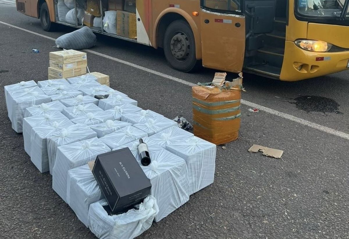 PRF apreende no Norte de Goiás ônibus que transportava vinhos importados ilegalmente