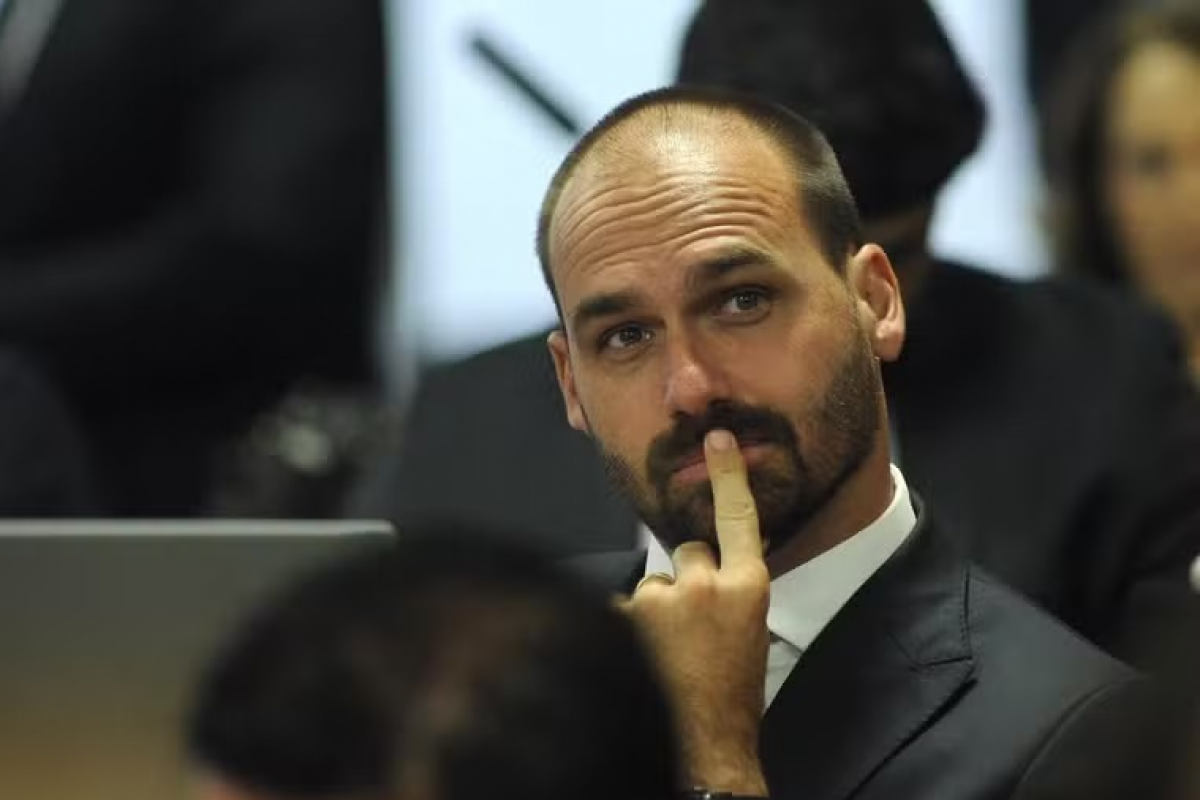 Hugo Motta acata afastamento de Eduardo Bolsonaro da Câmara dos Deputados