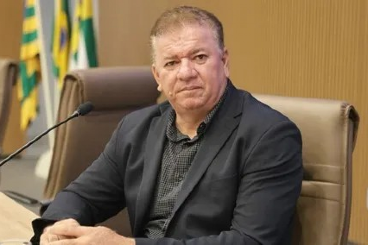 Câmara vai pagar quase R$ 8 mil por estante de aço para guardar papel