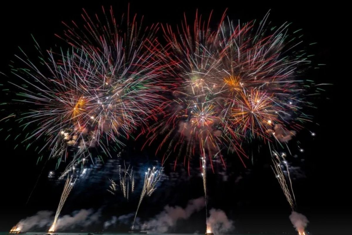 Virada do ano em Goiás pode ter pancadas de chuva à noite, indica meteorologia