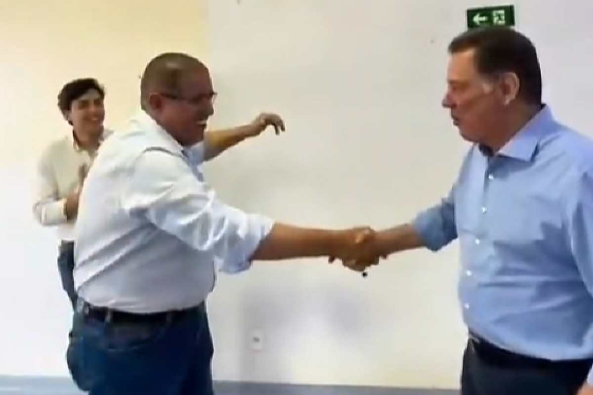 Praticamente sozinho, Marconi Perillo visita Tecnoshow em Rio Verde