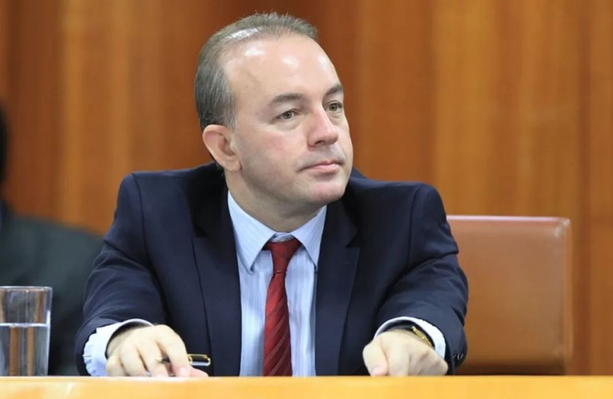 Samuel Almeida é condenado por manter padre como servidor fantasma