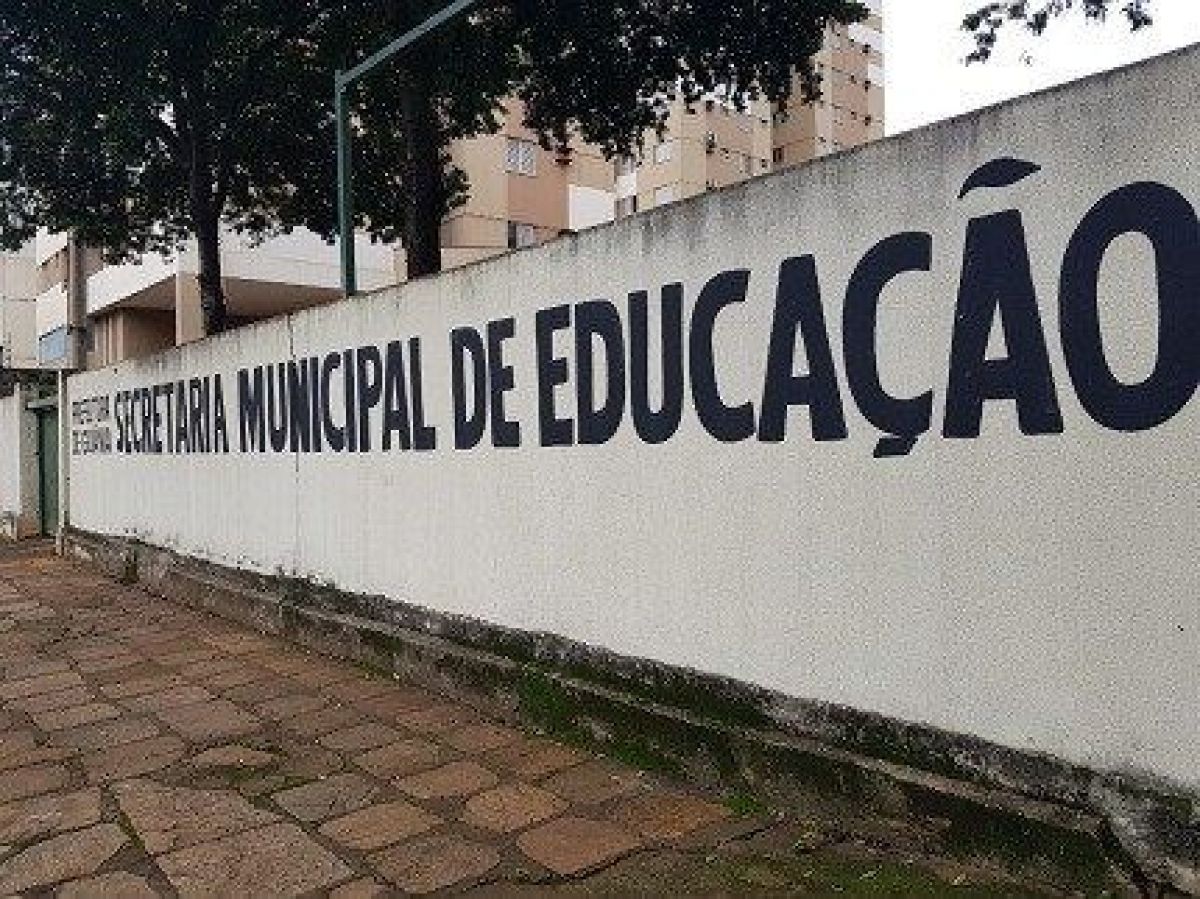 Secretaria de Educação de Goiânia compra mais de R$ 20 milhões em livros por carona em licitação