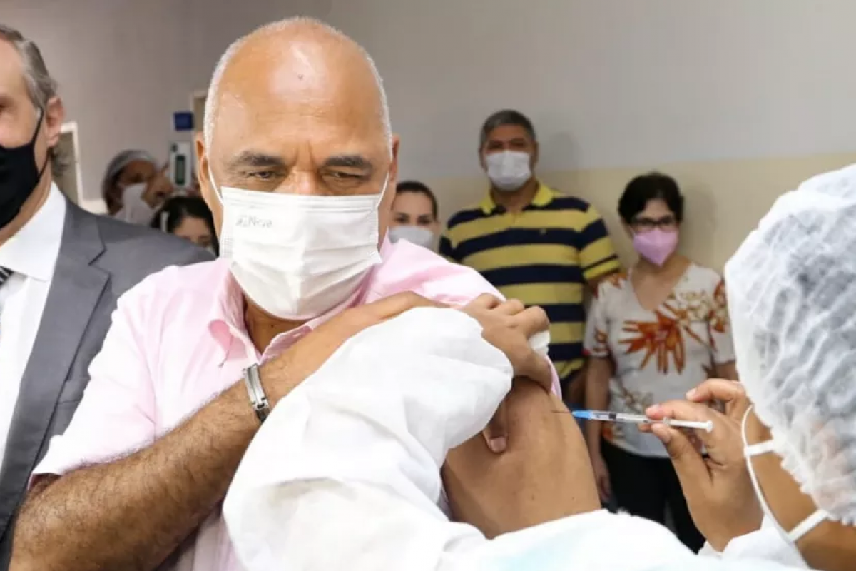 Médicos cruzam os braços em Goiânia em protesto contra gestão de Rogério Cruz