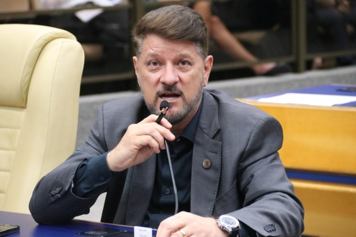 Instagram do PL de Goiânia comemora dia dos profissionais de ‘coberturas lonadas’ como vitória