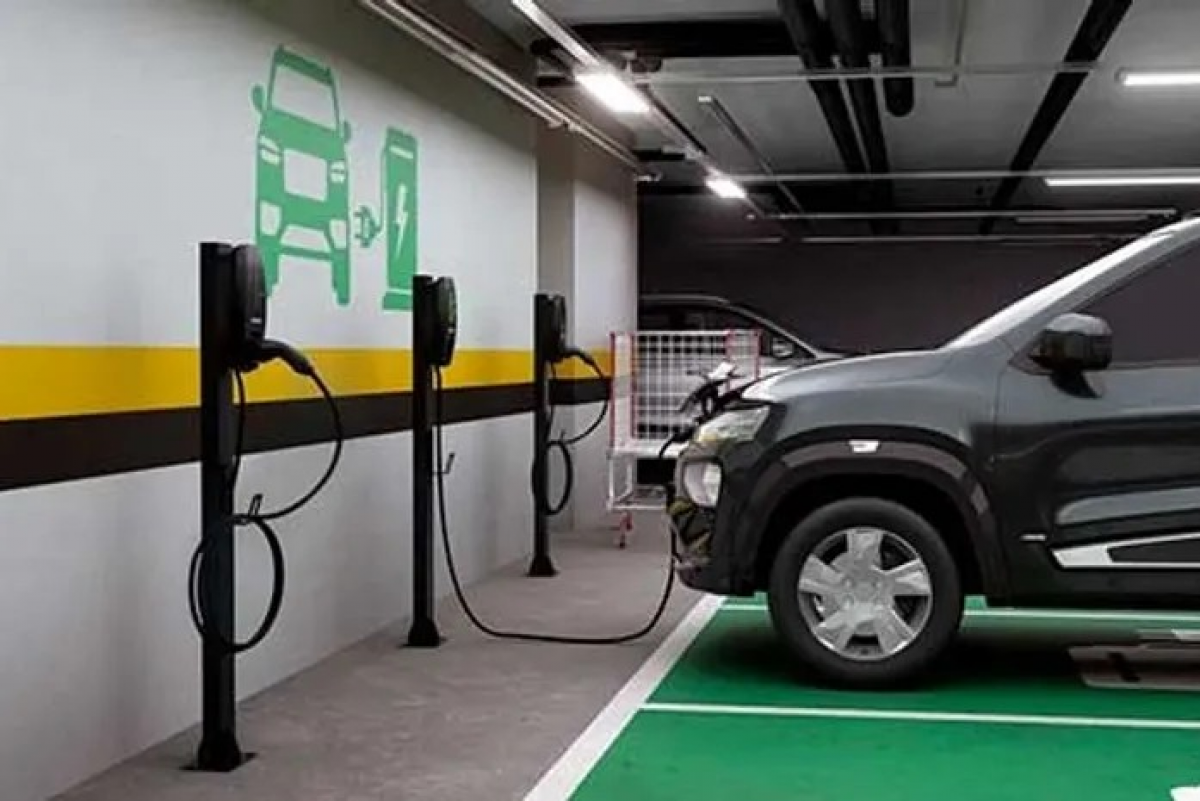 Carros elétricos pressionam mercado de seminovos em Goiás