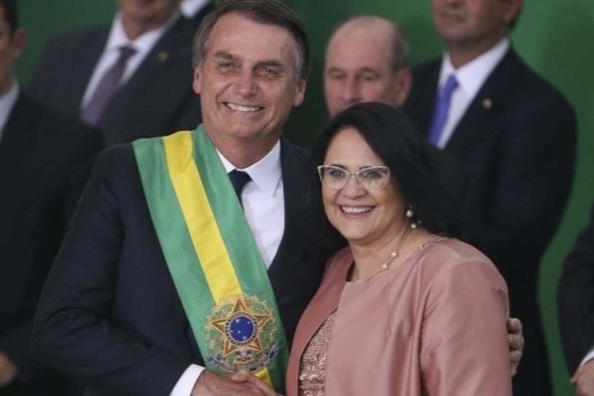Damares diz que Bolsonaro pode morrer em caso de prisão