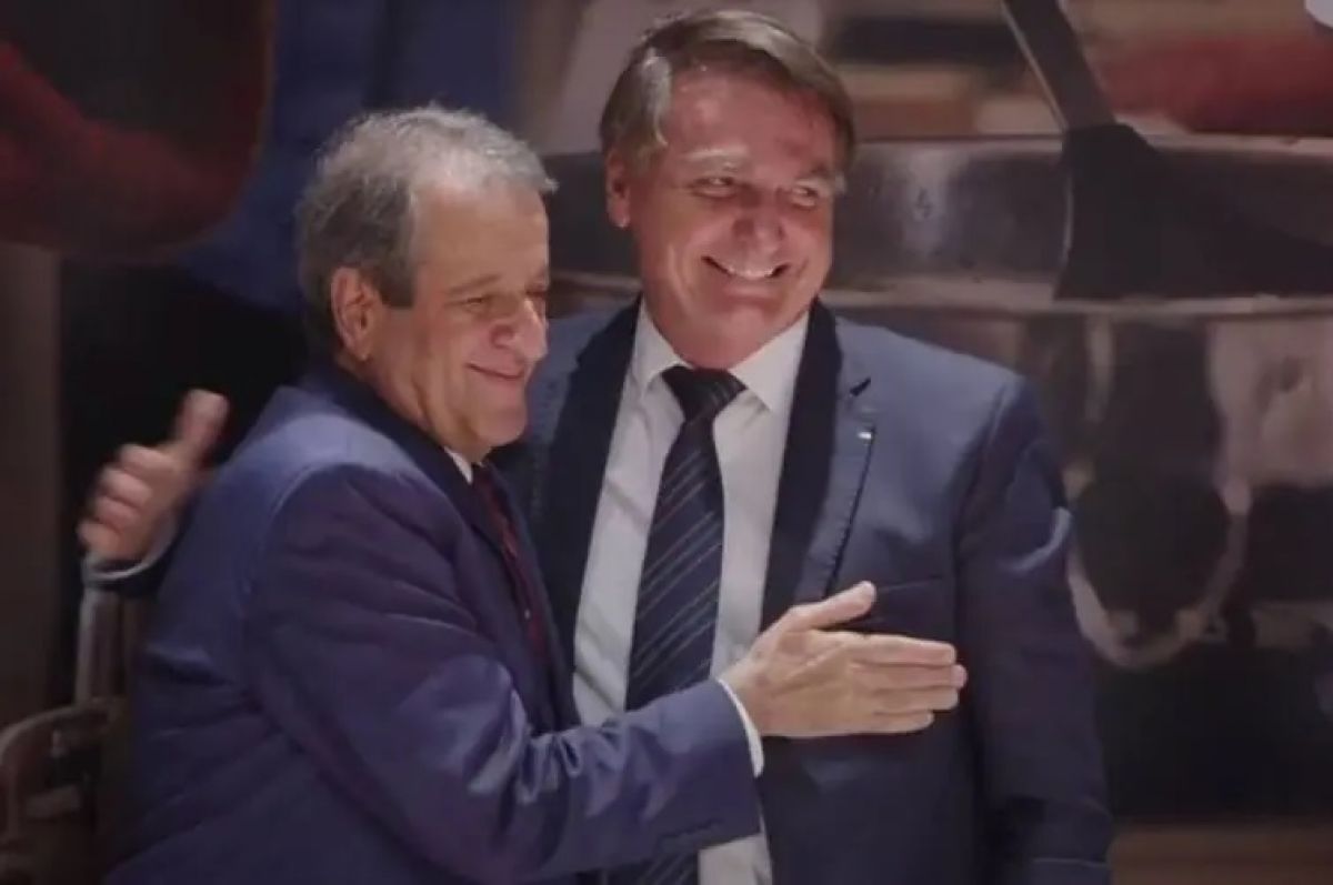 Gayer chama de “imbecil” nota de Valdemar Costa Neto sobre prisão de Bolsonaro
