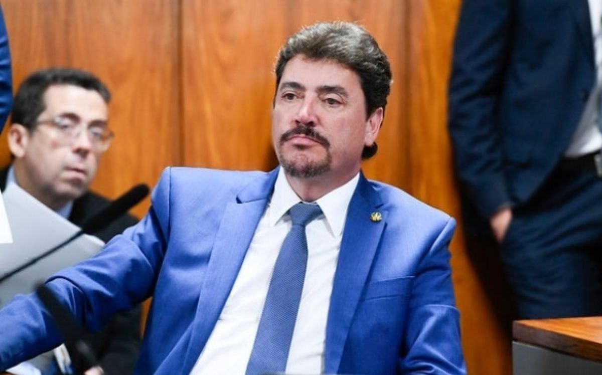 Wilder Morais tenta censurar sites que o citaram em reportagens sobre emendas