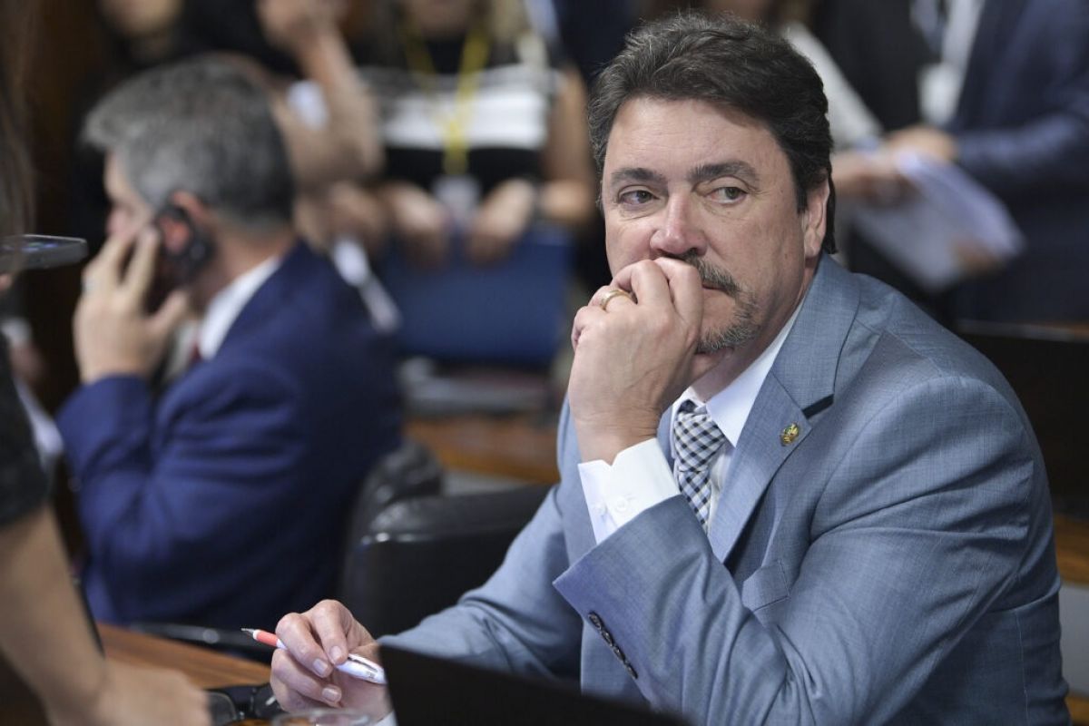 Eduardo Bolsonaro repete Nikolas e esquece Wilder em ‘colinha’ do PL