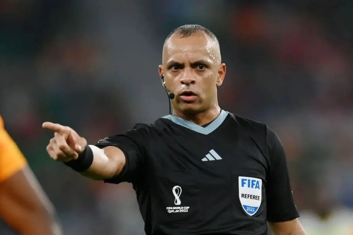 Árbitro goiano é cotado para apitar a final da Copa do Mundo